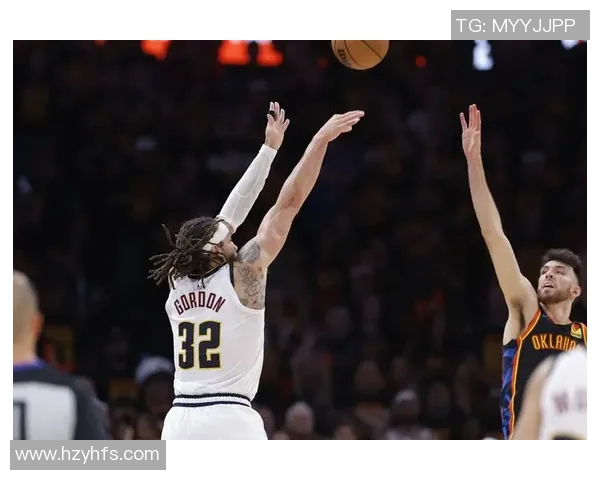 NBA常规赛：半场战罢，掘金以70-61抢先勇士，戈登25+2+1